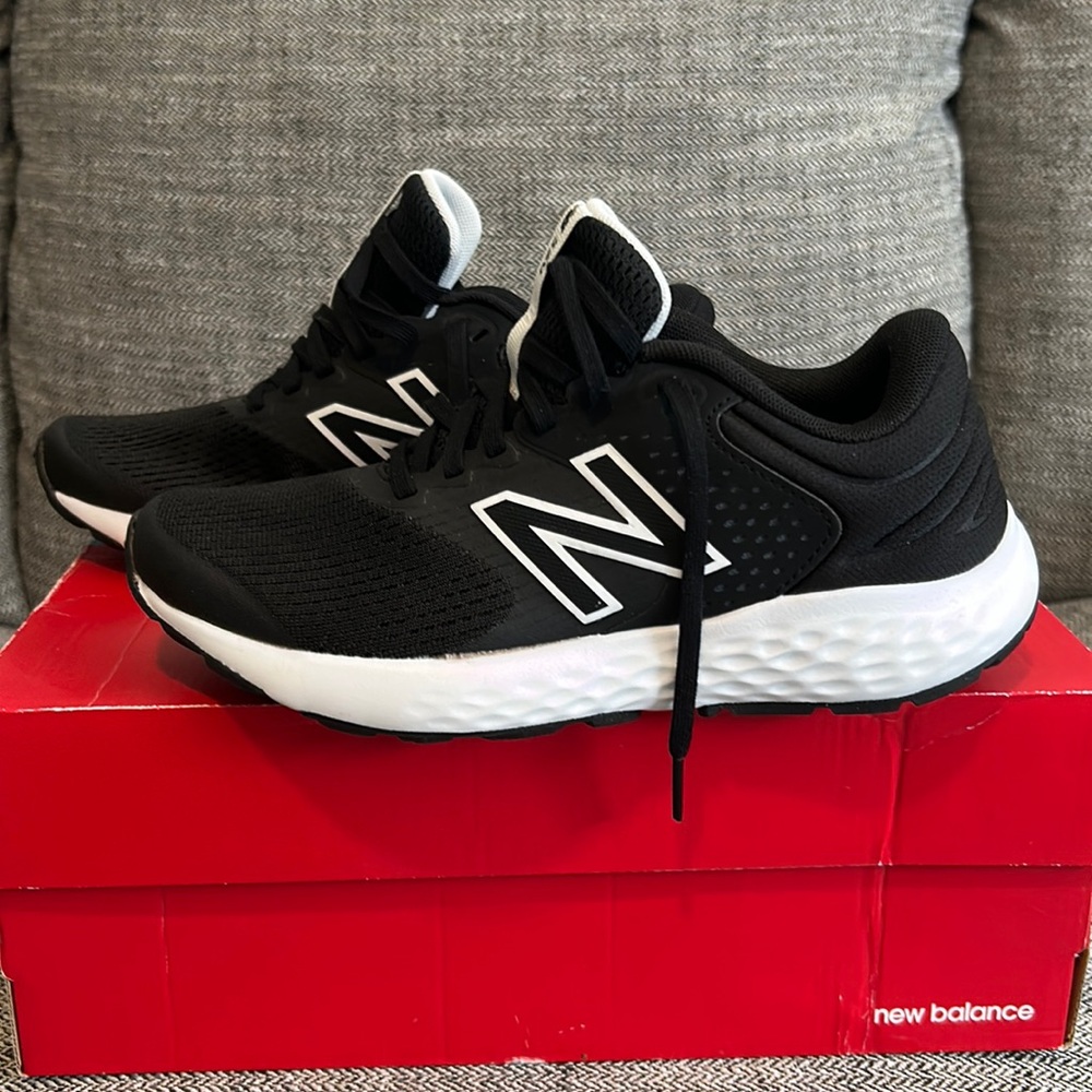 New Balance black tennis shoe.